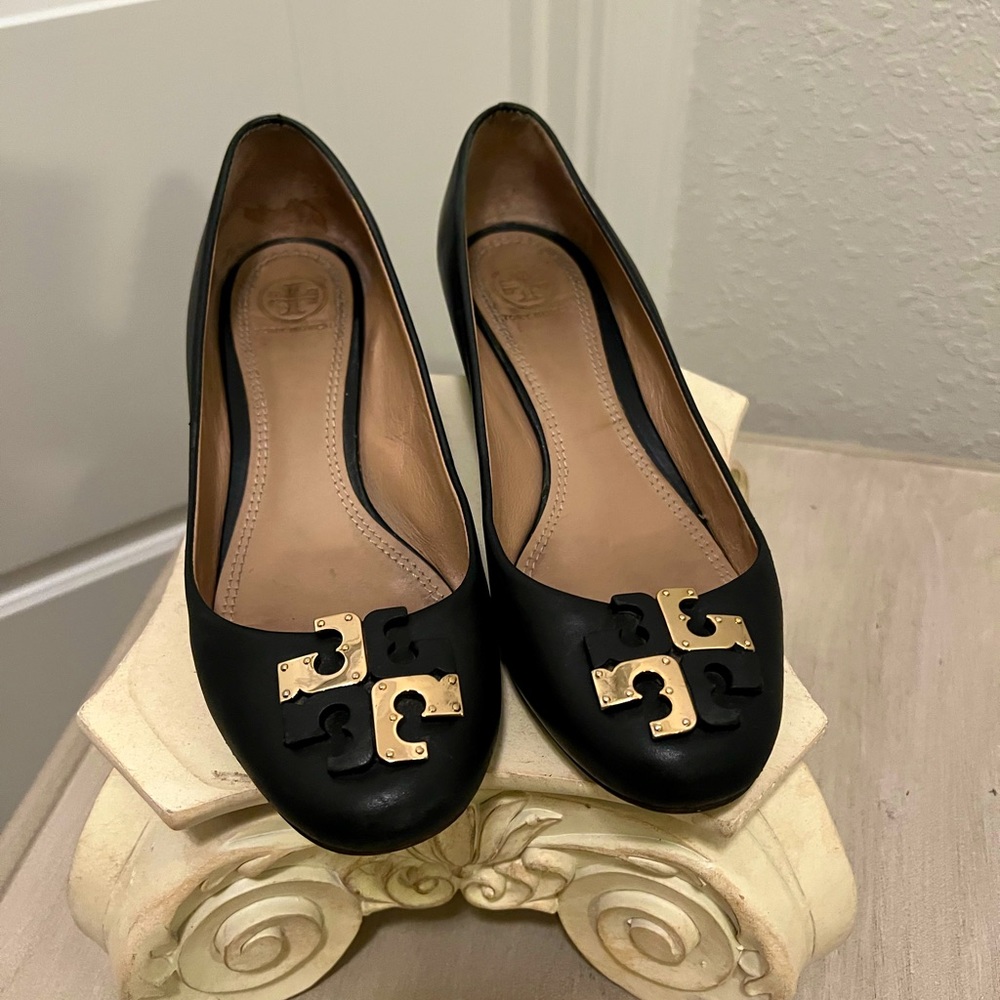 Tory Burch Chelsea Logo Pumps Size 8